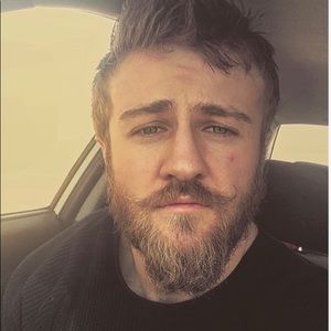 Meet your Posher, Casey